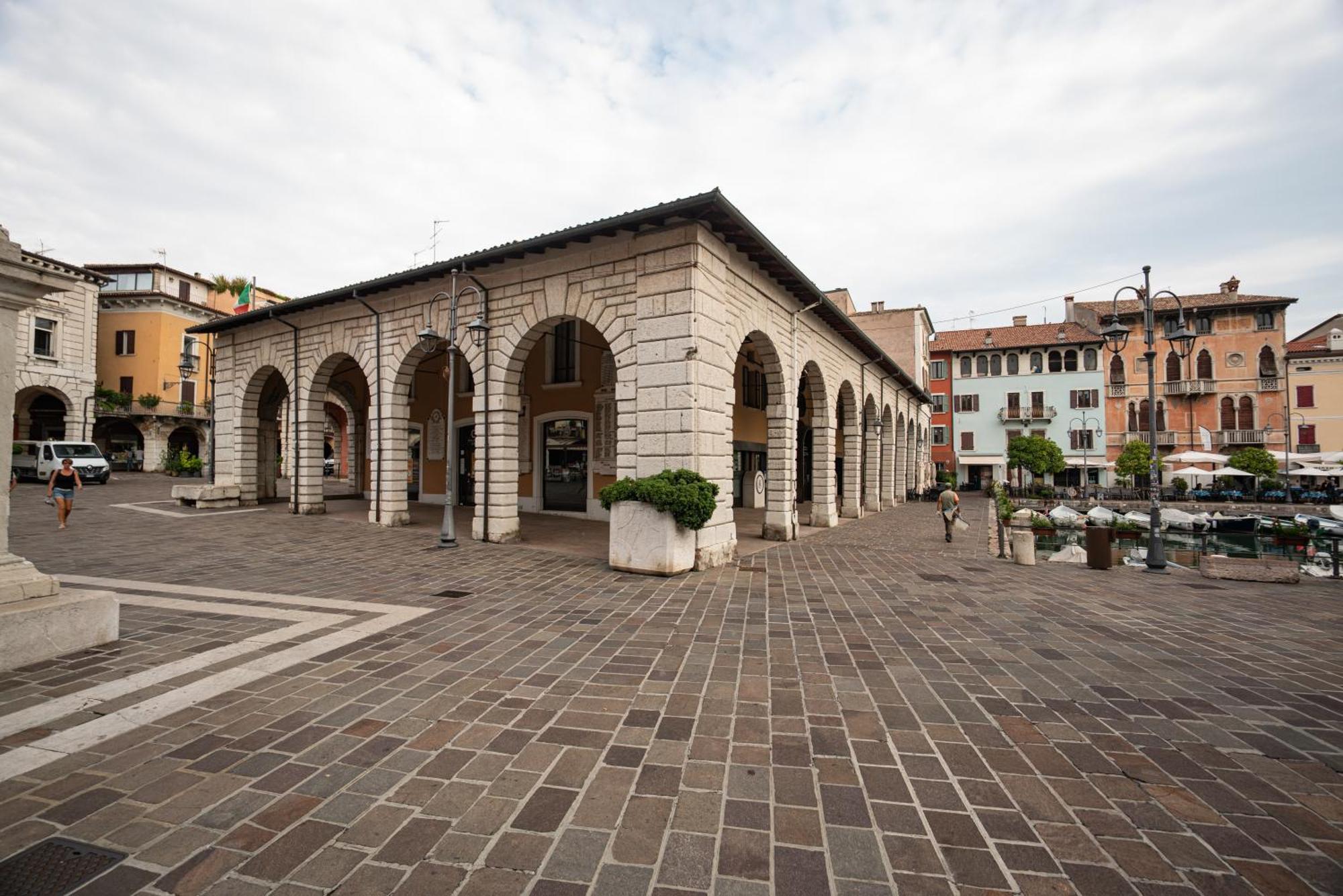 דסנזאנו דל גארדה Suite "Castello" Del Garda - Apt Per Coppie Garda מראה חיצוני תמונה